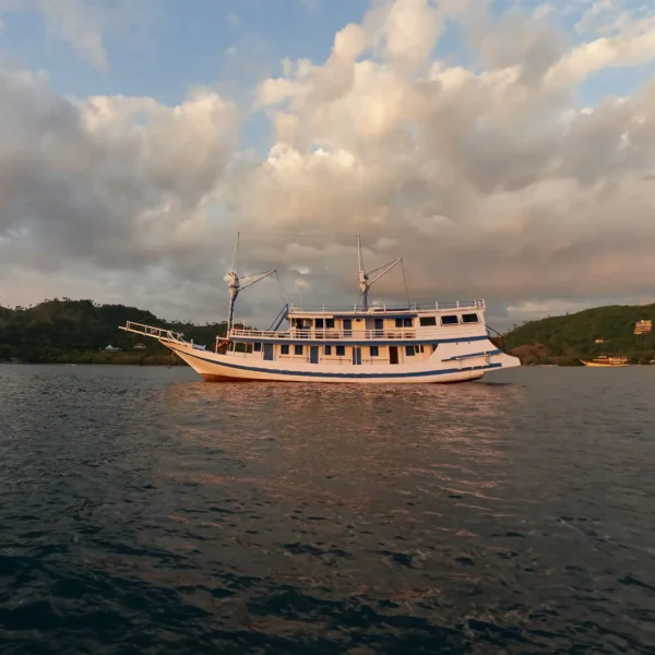 La Nissa Cruise Phinisi - KomodoLuxury