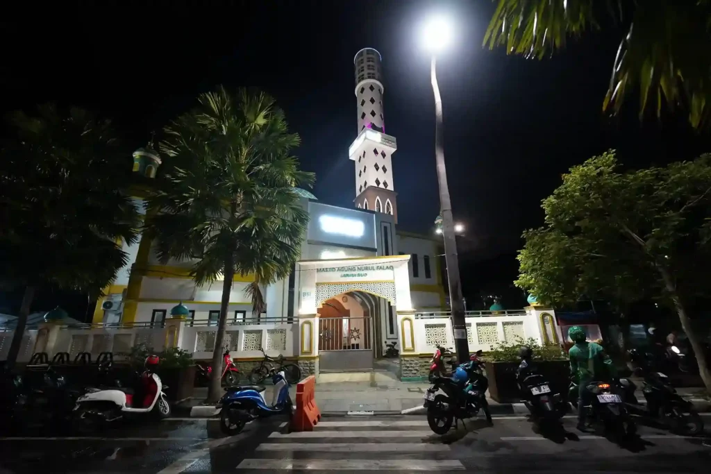 Labuan Bajo Masjid Agung Nurul Falaq - Komodo Luxury