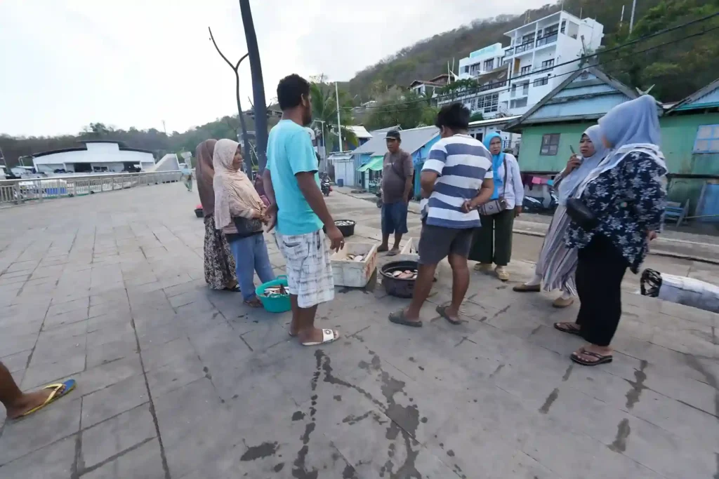 Labuan Bajo Morning Market 4 - Komodo Luxury