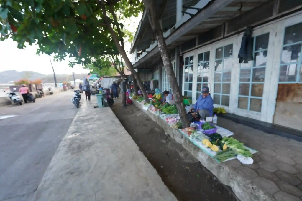 Labuan Bajo Morning Market - Komodo Luxury