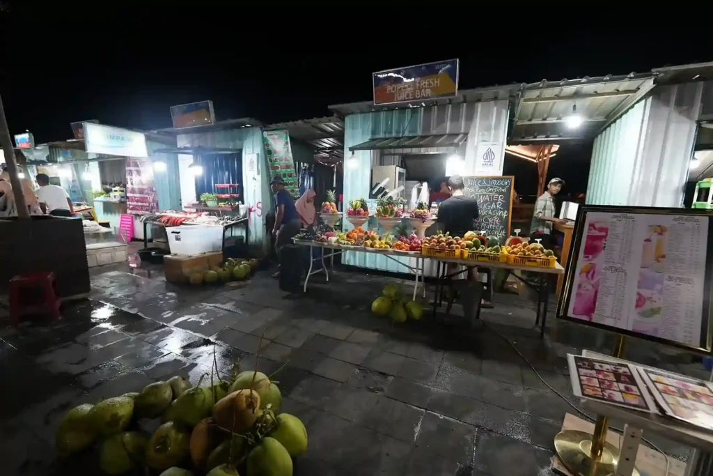 Labuan Bajo Night Merchant - Komodo Luxury