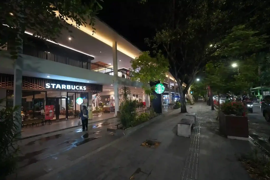 Labuan Bajo Night Street - Komodo Luxury