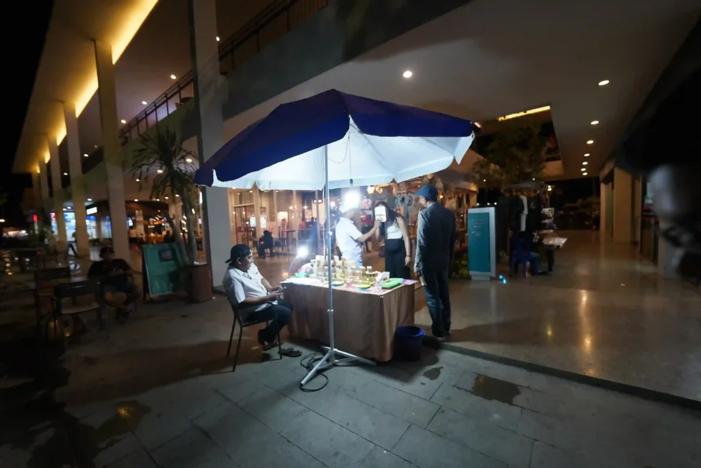 Labuan Bajo Night Vendor - Komodo Luxury