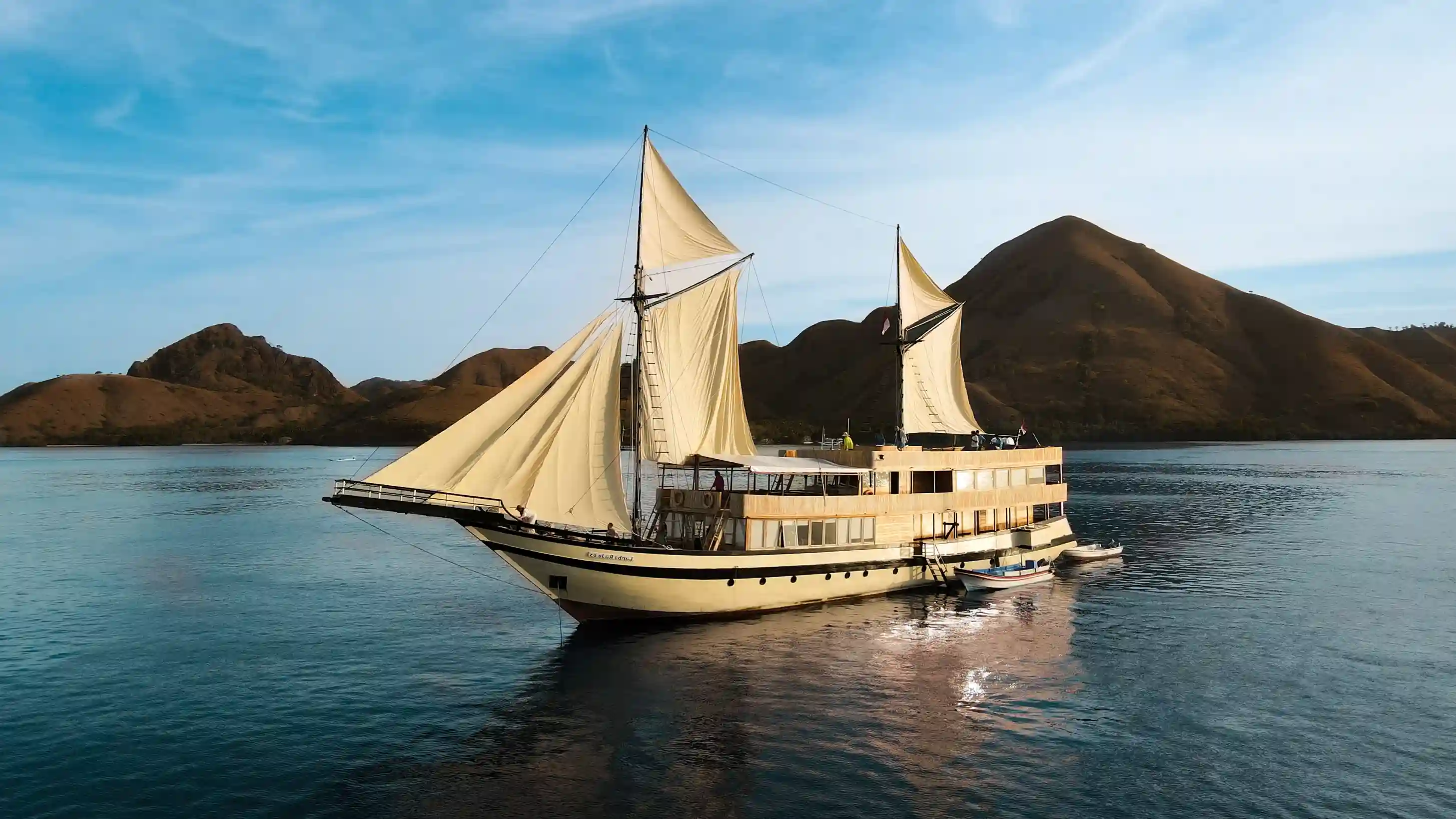 Lamborajo 3 Yacht Cruise Phinisi Charter by Komodo Luxury