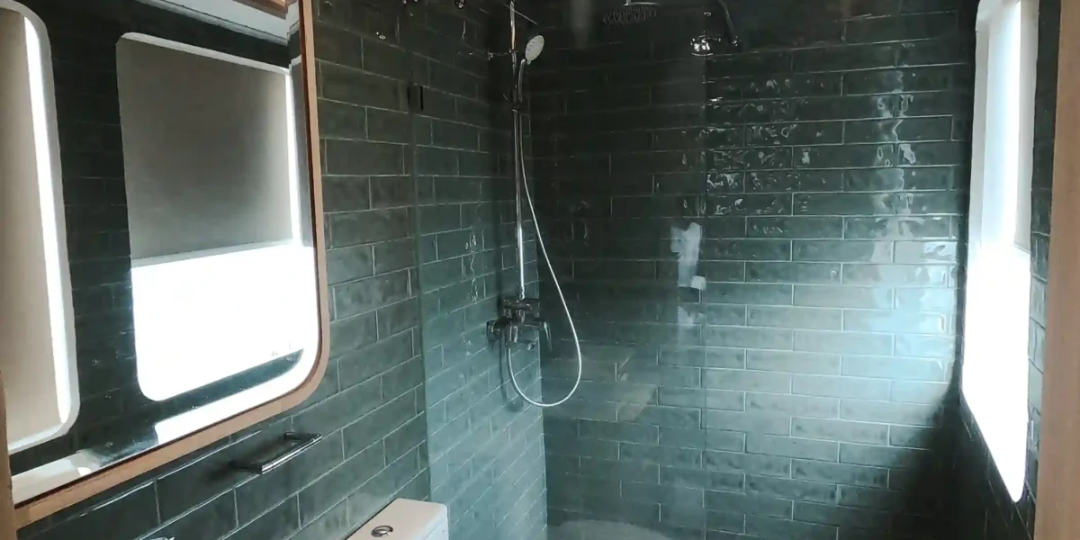 Larantuka Room | Mosalaki Yacht Cruise Phinisi | Komodo Luxury