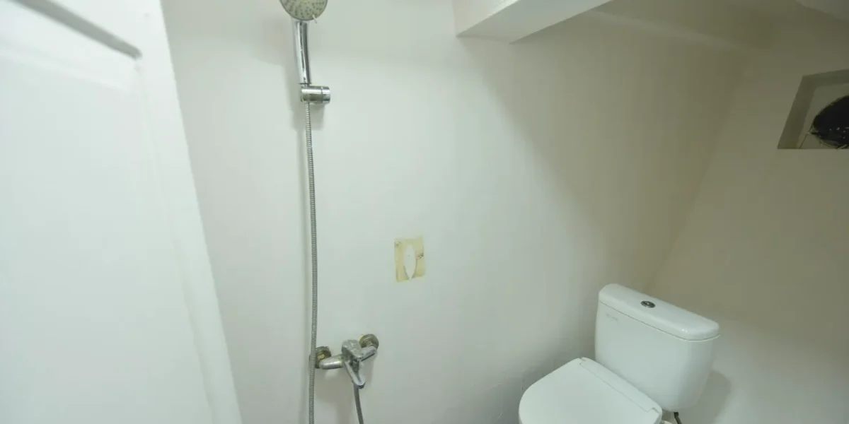 Leticia badranaya cabin bathroom