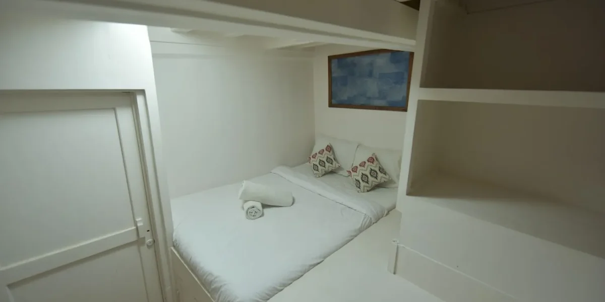 Leticia Dawala Cabin | Leticia Boat Charter Phinisi | Komodo Luxury