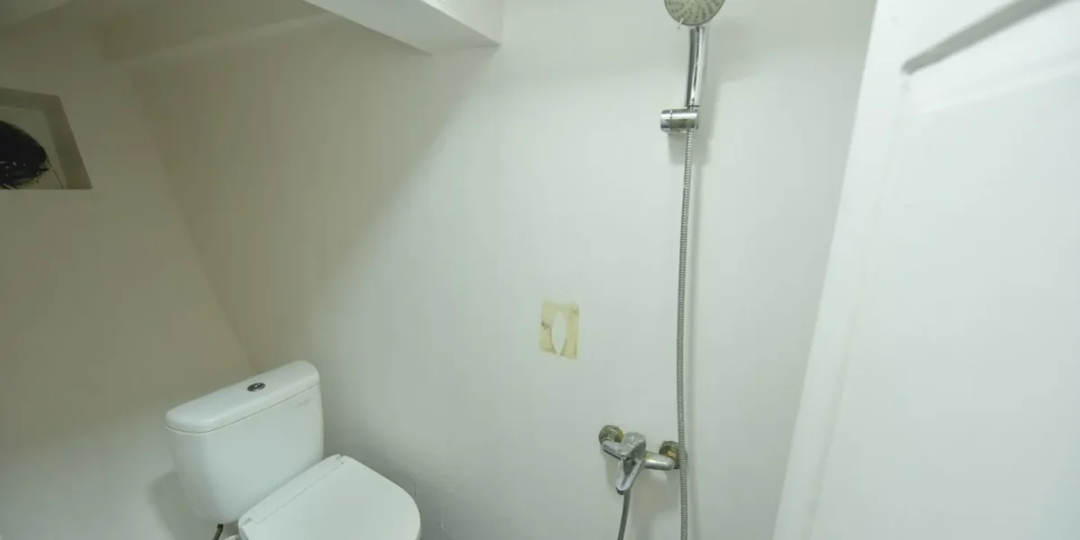 Leticia dawala cabin bathroom