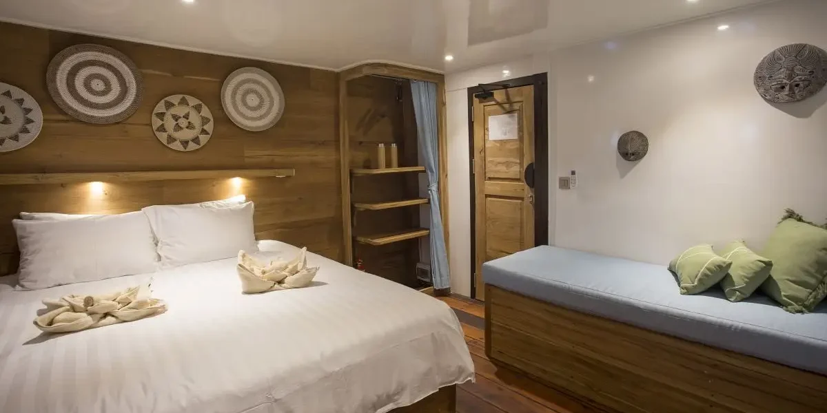 lower deck twin2