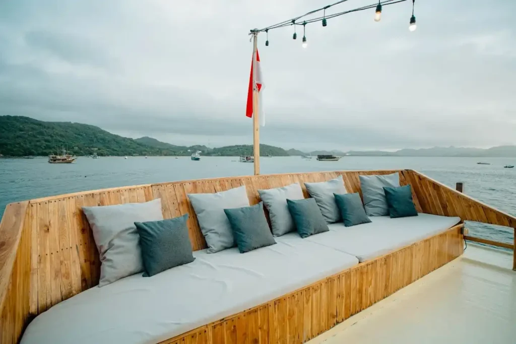 Maipa Deapati Phinisi Boat Charter | Sundeck | Komodo Tour | Komodo Luxury
