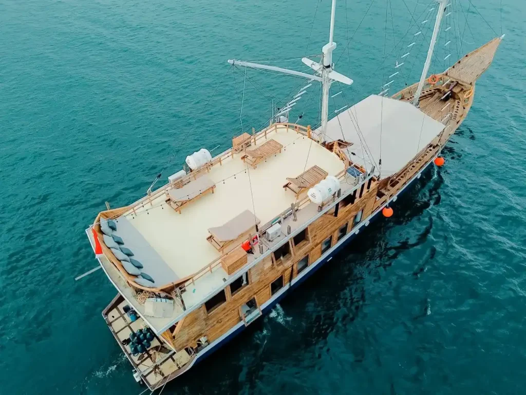 Maipa Deapati Phinisi Boat Charter | Sundeck | Komodo Tour | Komodo Luxury