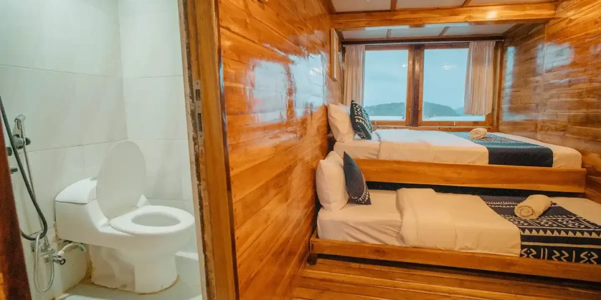 Maipa Deapati upper deck cabin 5 bathroom