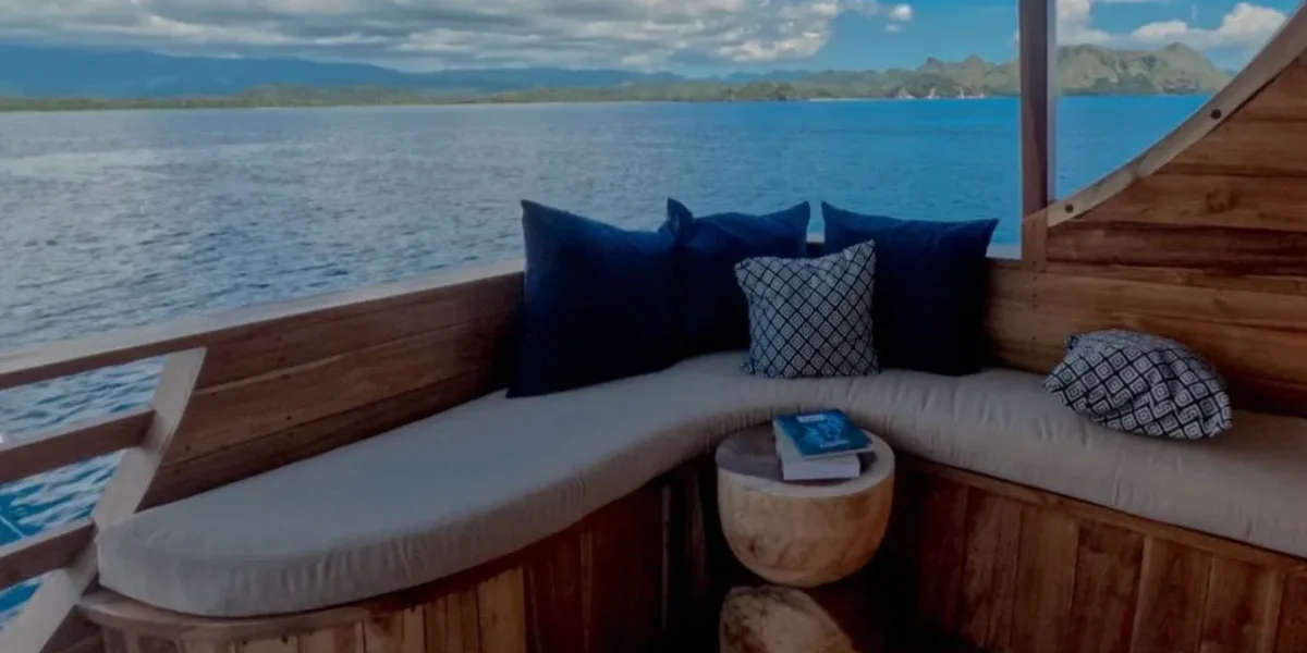 Malacca I | Raffles Cruise | Komodo Tour | Komodo Luxury