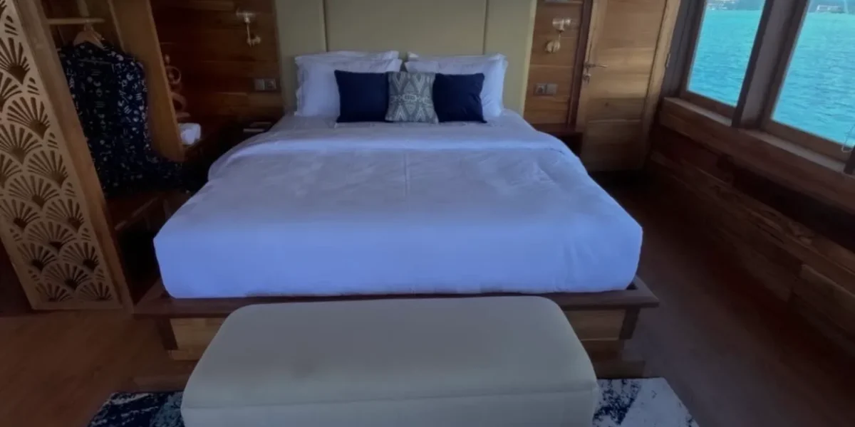 Malacca II | Raffles Cruise | Komodo Tour | Komodo Luxury
