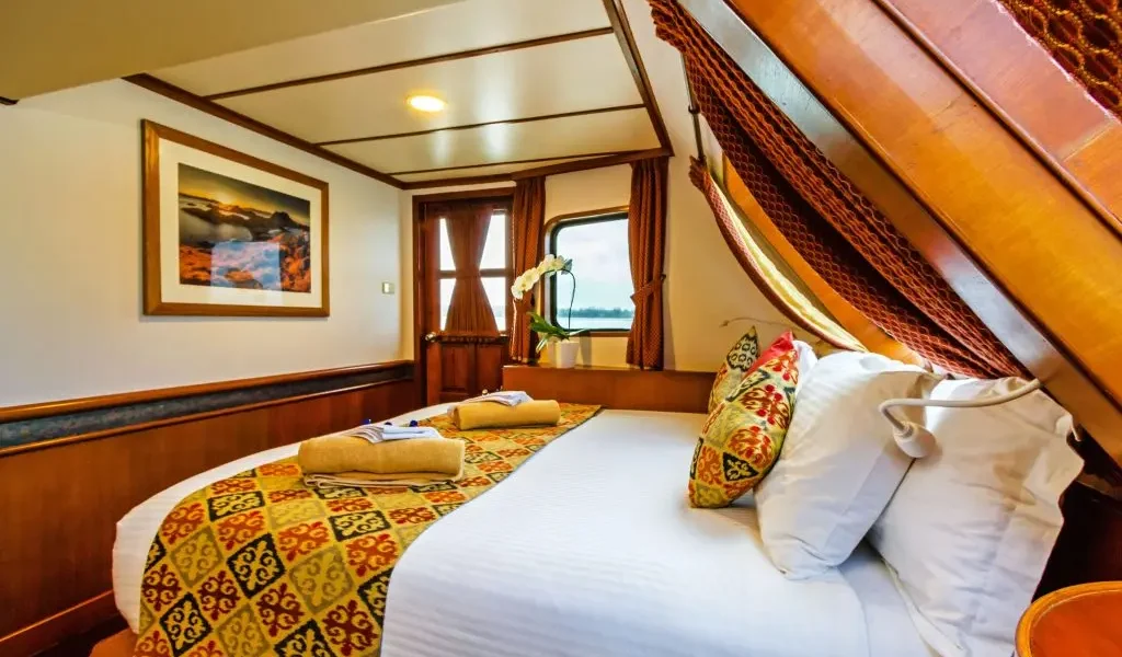 Master Cabin on Mermaid I Cruise Voyage Phinisi | Raja Ampat | Komodo Luxury