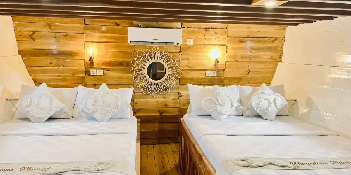 Marvelous Yacht Cruise Phinisi Family Cabin – KomodoLuxury