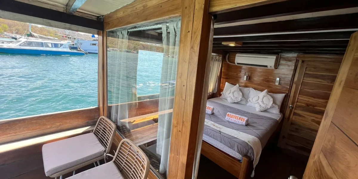 Marvelous Yacht Cruise Phinisi Private Cabin 1 – KomodoLuxury