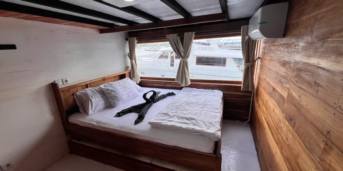 Master Ocean Cabin Flores Utama Phinisi | Komodo Luxury