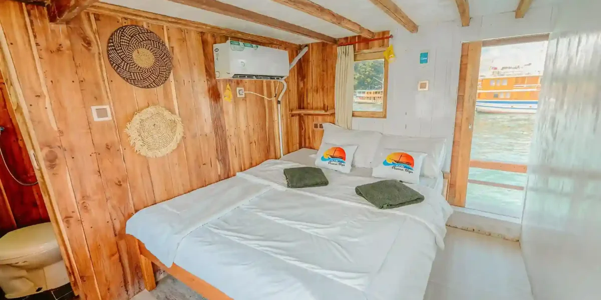 Master Ocean Cabin in Pesona Bajo – KomodoLuxury