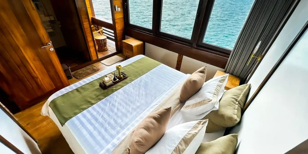 Deluxe Cabin in Neptune Cruise Phinisi – Komodo Luxury