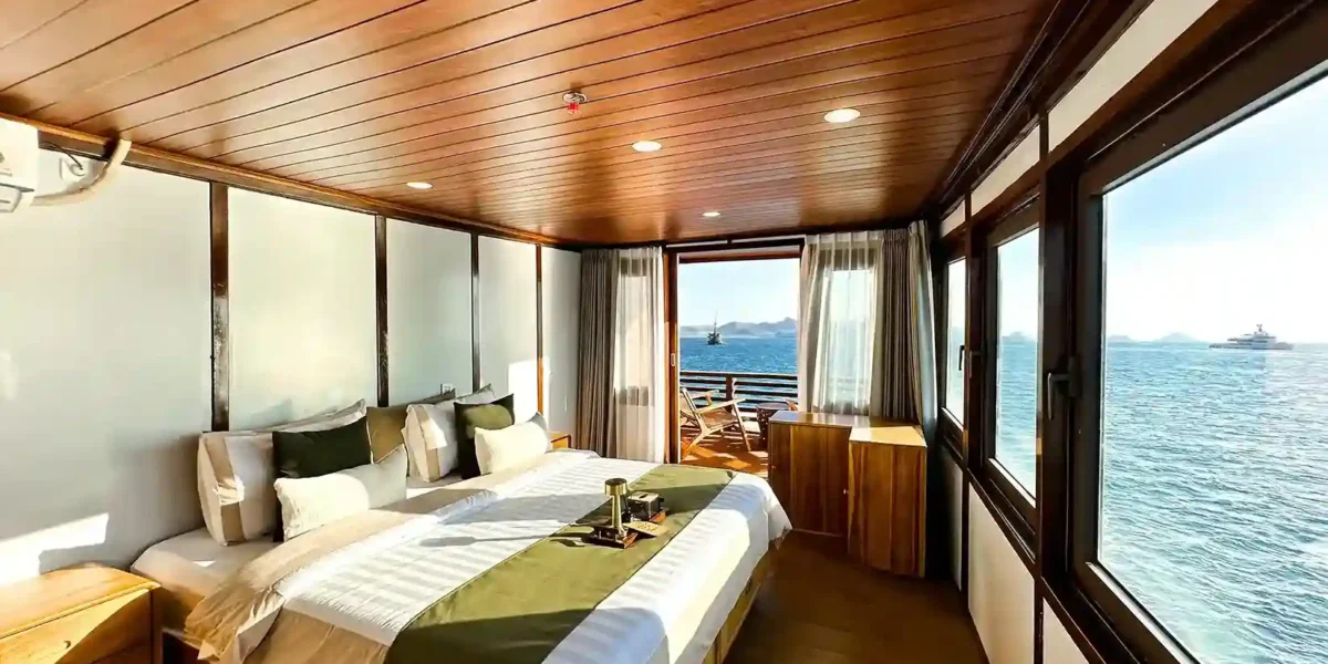 Suite Cabin 2 in Neptune Cruise Phinisi – Komdo Luxury