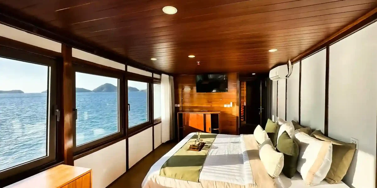 Suite Cabin 2 in Neptune Cruise Phinisi – Komodo Luxury
