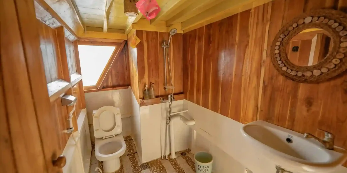 nk2 cabin 6 master ocen cabin bathroom
