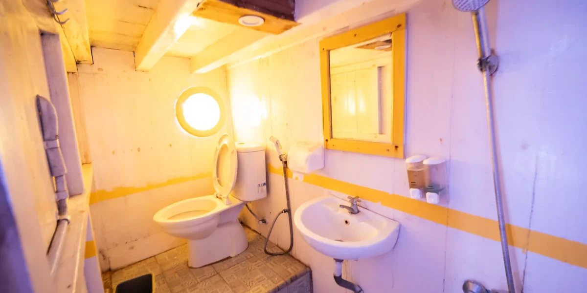 Cabin 5 – 7 on NK Jaya Phinisi Cruise | Boat Charter | Komodo National Park | Komodo Luxury