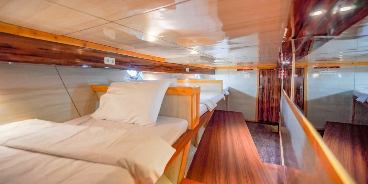Ocean Angle Yacht Cruise Phinisi by Komodo Luxury | Ocean Angel Extra Room