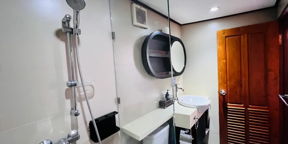 Ombak Biru Master Cabin Suite (1)