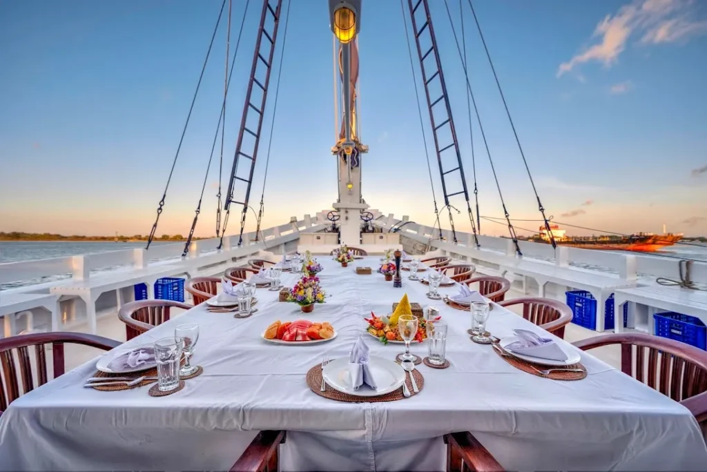 Ombak Biru Liveaboard | Komodo Luxury