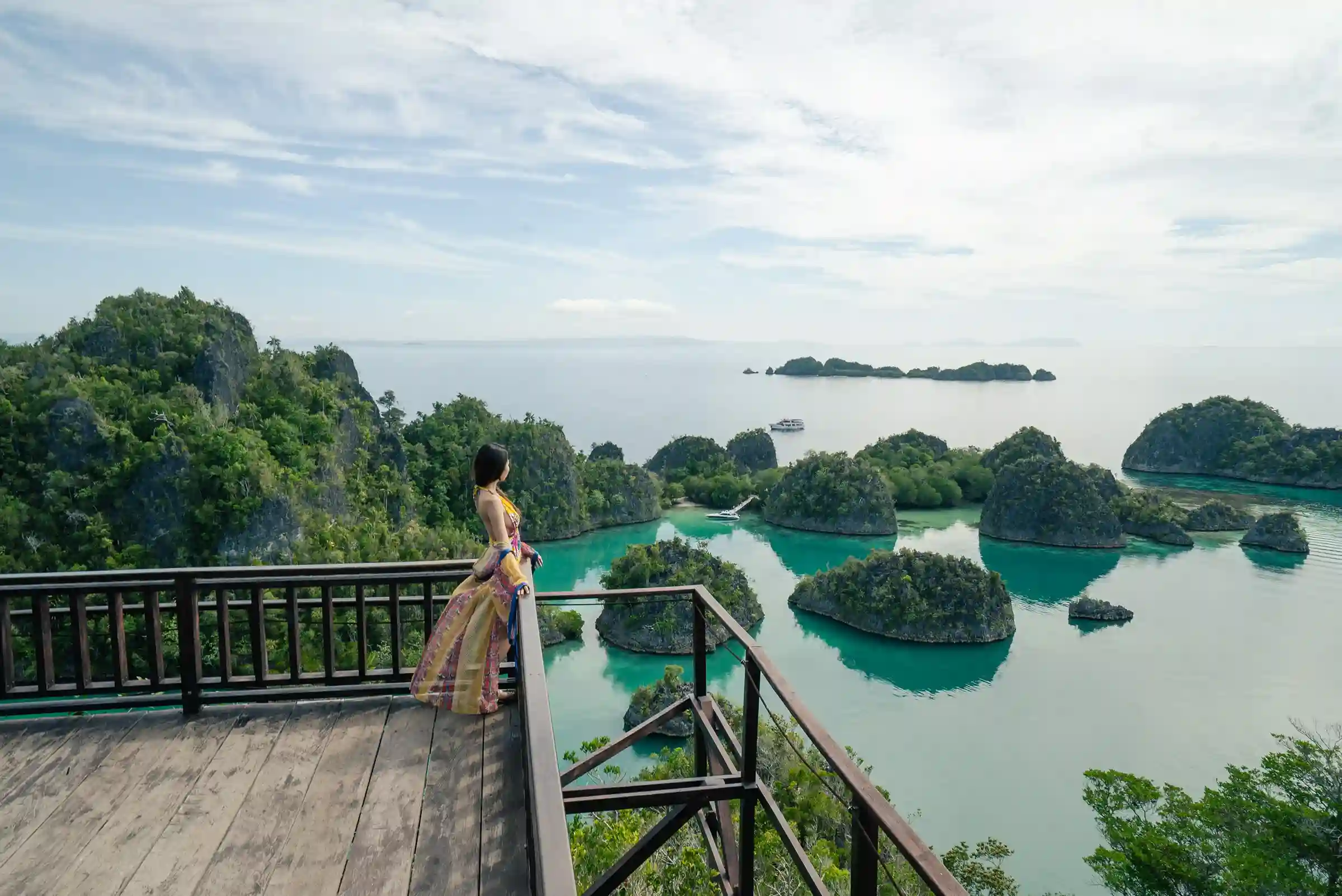 2 Days 1 Night | Raja Ampat Tour Packages | Raja Ampat Diving | Speedboat Tours | Komodo Luxury