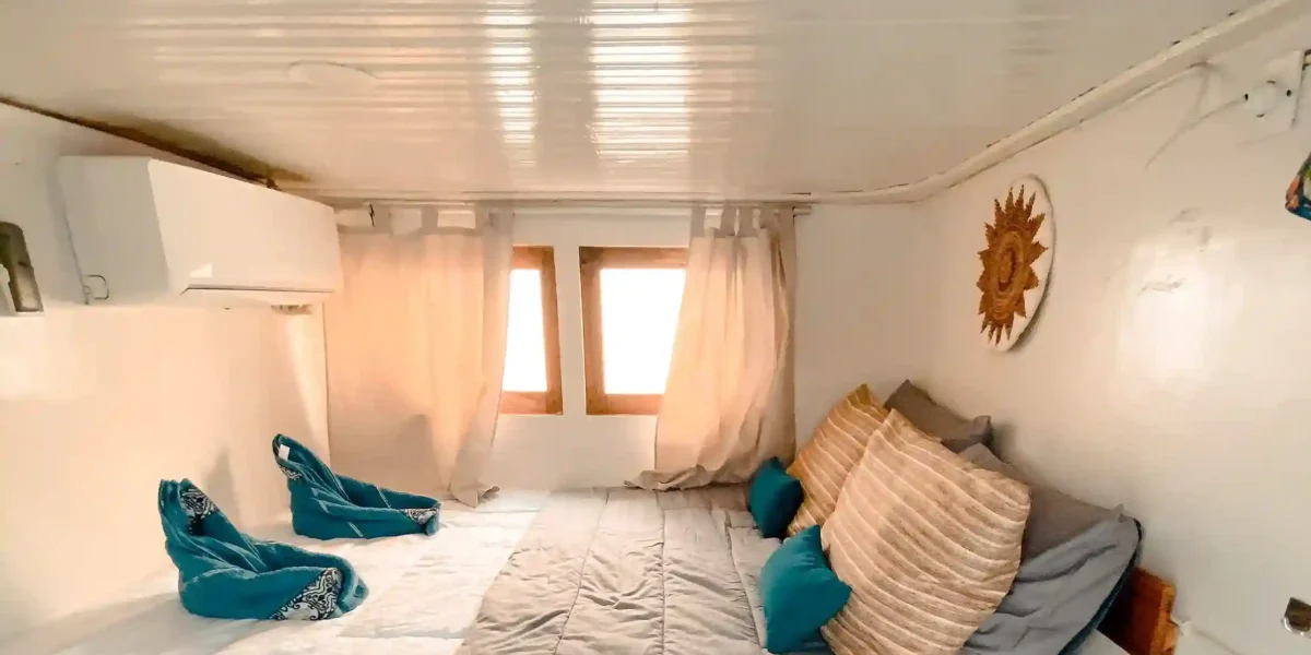 Private Bedroom in Amore – KomodoLuxury