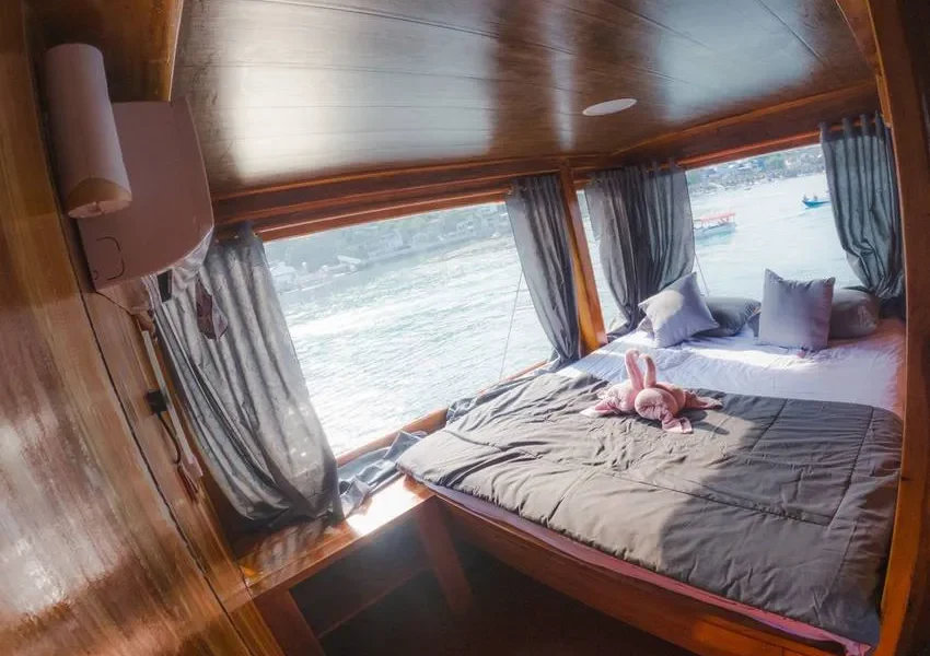 Private Cabin1 in 3 Island – KomodoLuxury