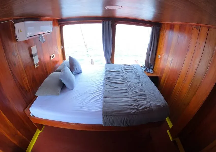 Private Cabin4 in 3 Island – KomodoLuxury