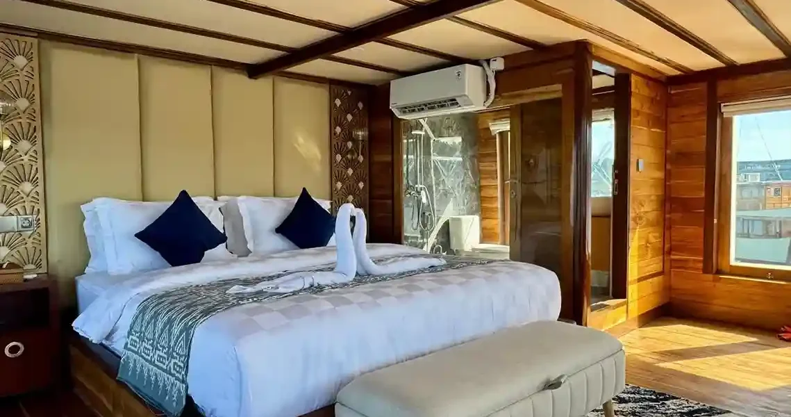 Raffles Cruise | Komodo Tour | Komodo Luxury