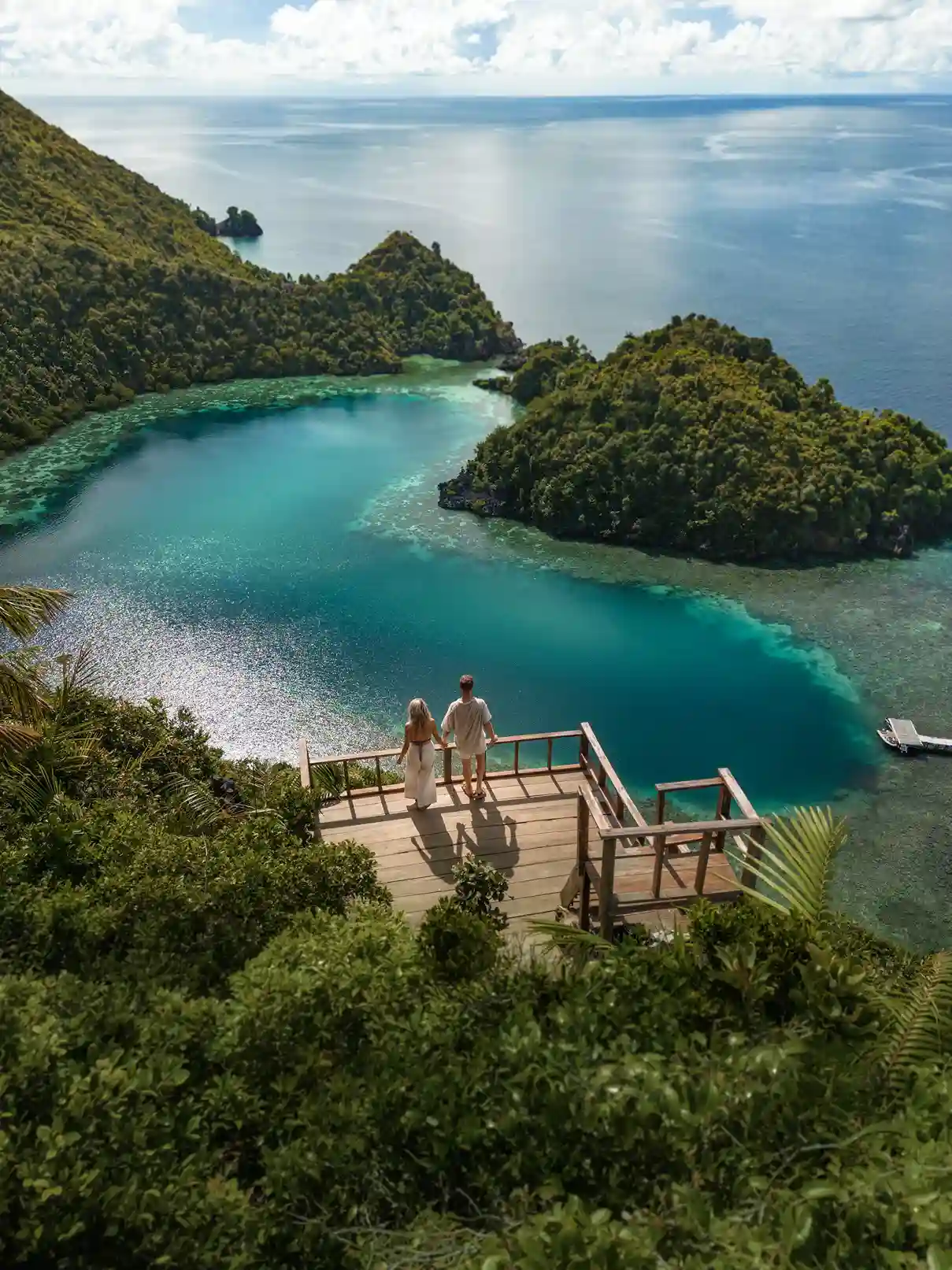 5 Days 4 Night | Raja Ampat Tour Packages | Raja Ampat Diving | Komodo Luxury