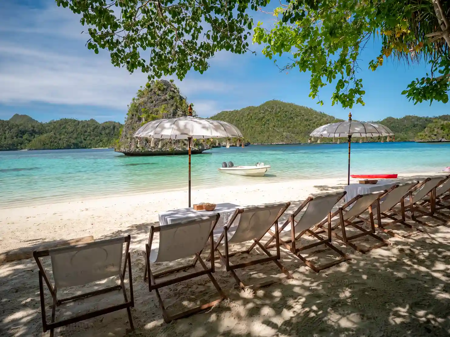Beach Setup | Raja Ampat | Komodo Luxur