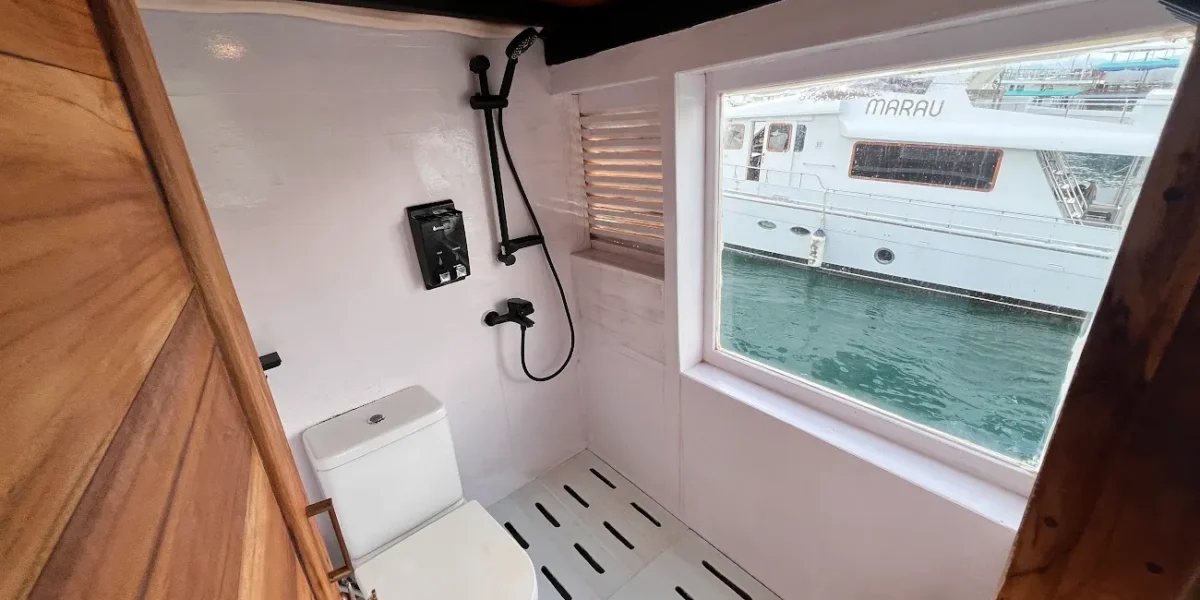 Royal Master Cabin Flores Utama Phinisi | Komodo Luxury