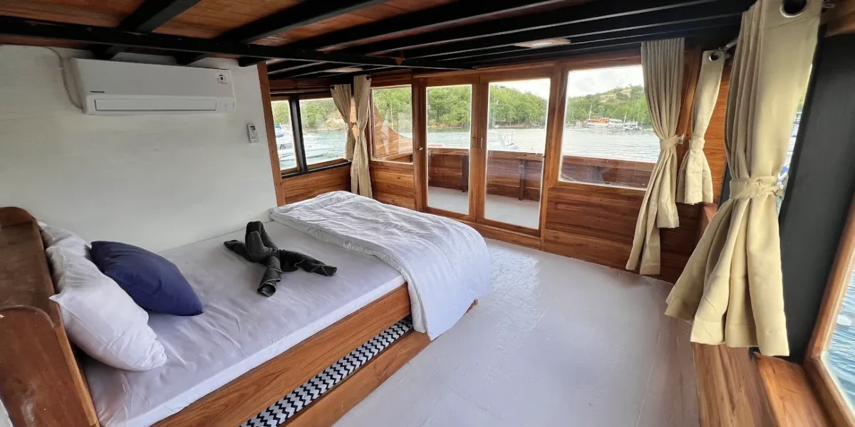 Royal Master Cabin Flores Utama Phinisi | Komodo Luxury