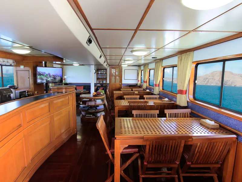 Saloon on Mermaid I Cruise Voyage Phinisi | Raja Ampat | Komodo Luxury