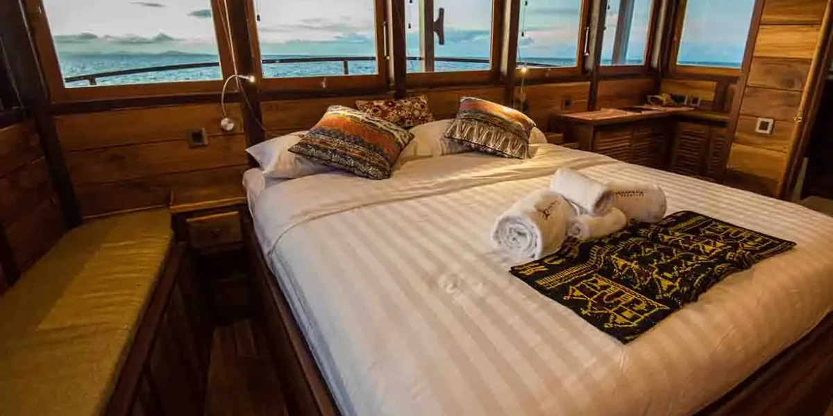 Samambia_master_cabin bed