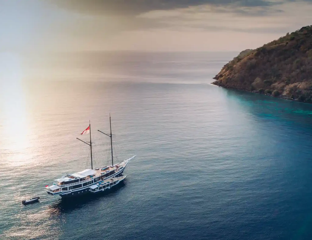 Scubaspa Zen Liveaboard Phinisi Boat Charter | Komodo trip | Raja Ampat trip | Komodo Luxury