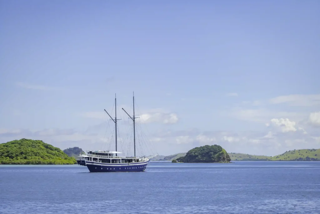 Scubaspa Zen Liveaboard Phinisi Boat Charter | Komodo trip | Raja Ampat trip | Komodo Luxury