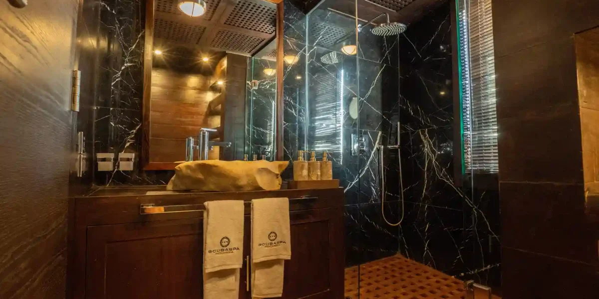 Scubaspa Zen Owner Suite Manta Cabin Bathroom