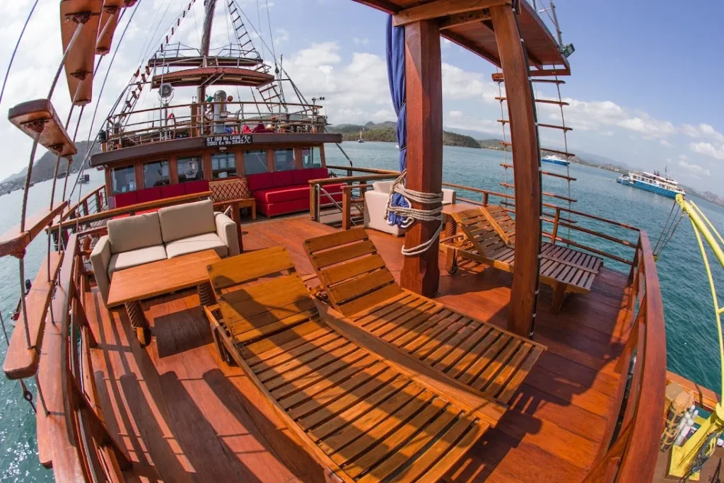 Sea Safari 6 Liveaboard | Raja Ampat | Komodo Luxury