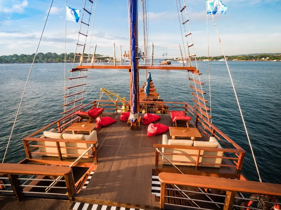 Sea Safari 6 Liveaboard | Raja Ampat | Komodo Luxury