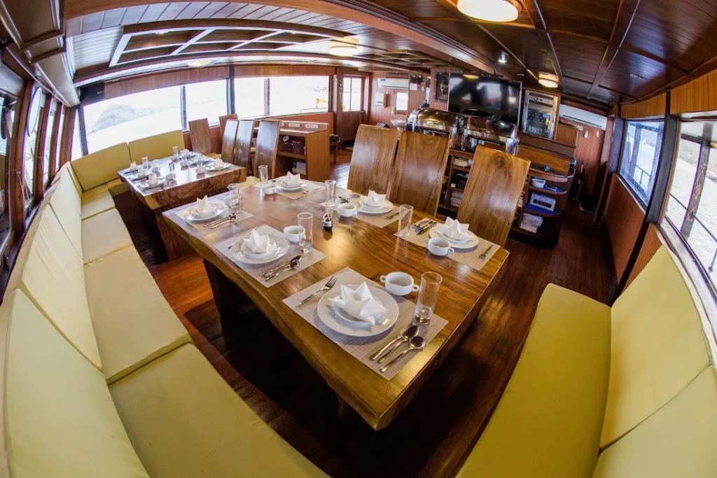 Sea Safari 6 Liveaboard | Raja Ampat | Komodo Luxury