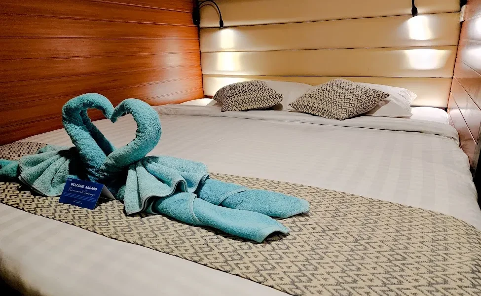 Sea safari 8 double bed (2)