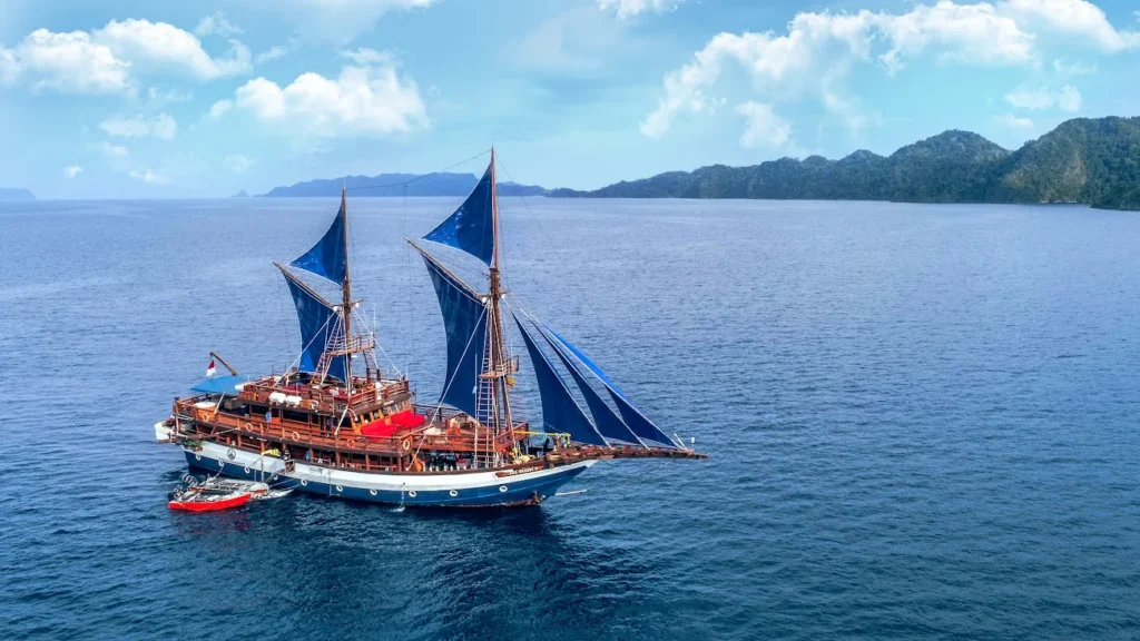 Sea Safari 8 Liveaboard | Komodo Luxury